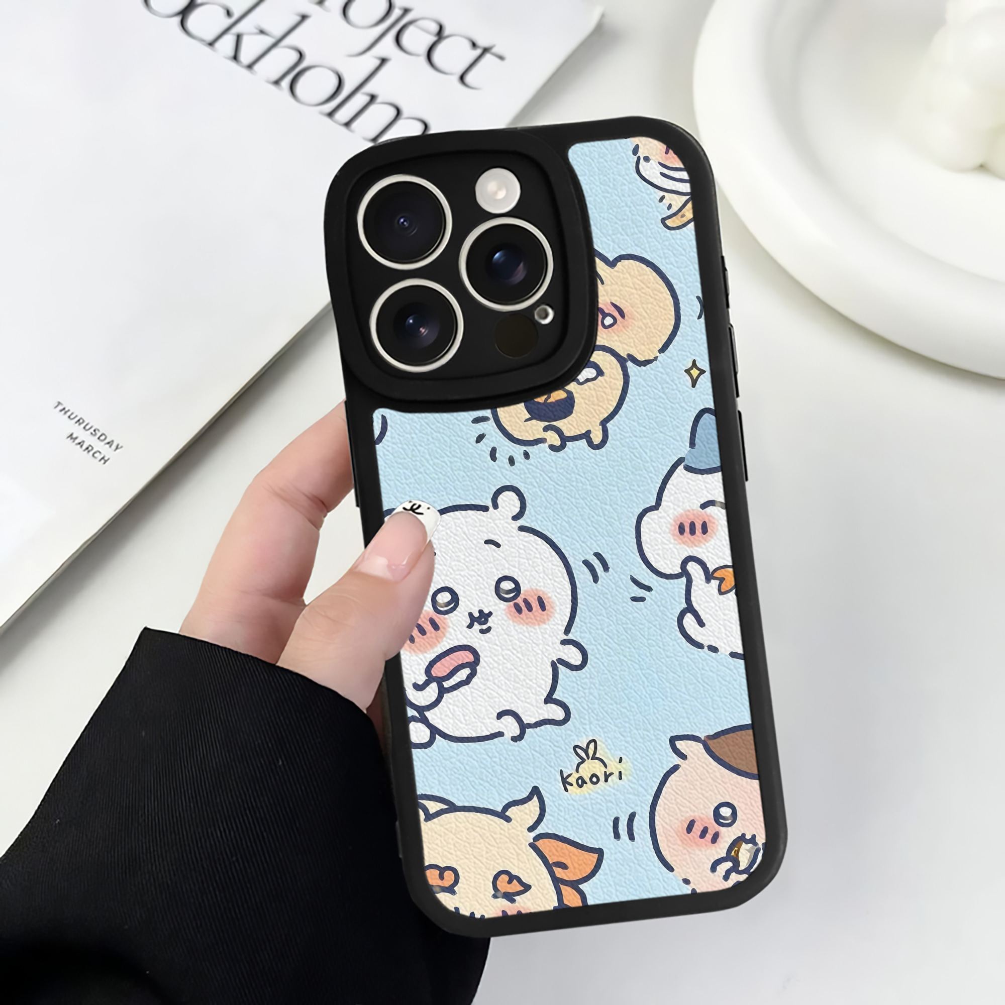 （画像用） ちいかわ Chii-kawa 【iPhone 16シリーズ対応】シリコンスマホケース（レザー調） 材質：シリコン